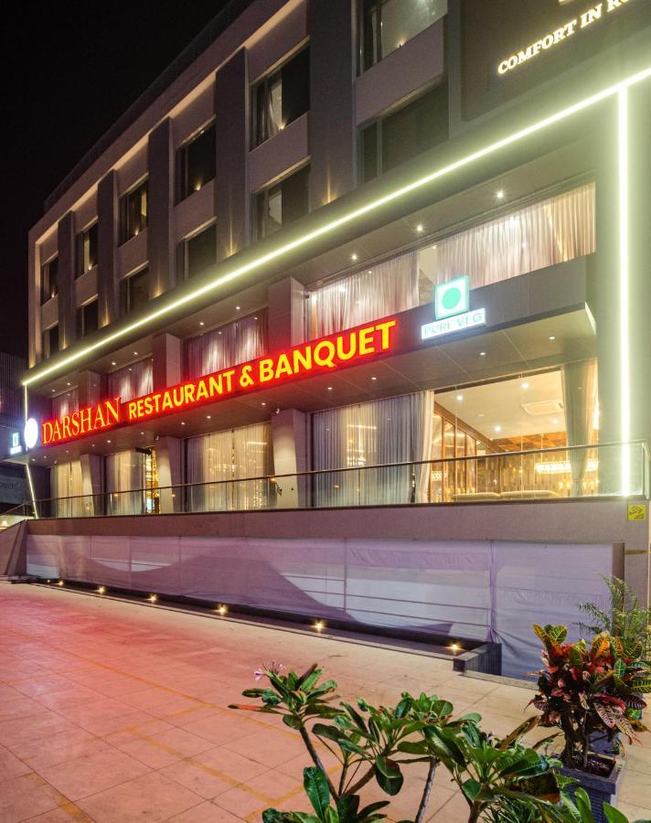 Hotel Diamond 26 Surat Exteriör bild