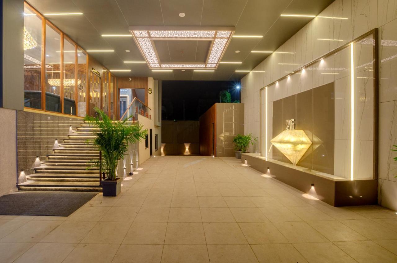 Hotel Diamond 26 Surat Exteriör bild